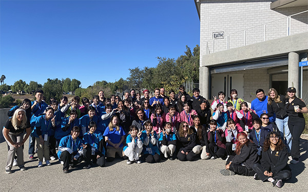 Moorpark大学の学生達と一緒に