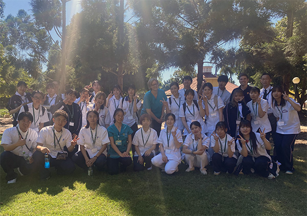 現地の大学生との交流会